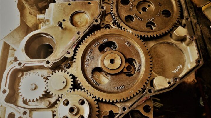 Detailed view of interconnected gears showcasing engineering precision and technology in a workshop. - Photo by Ronaldo Galeano on Pexels